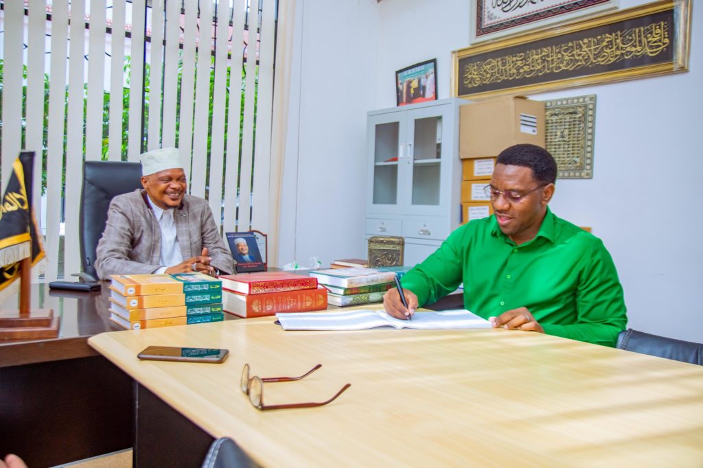 MUFTI WATANZANIA DKT ABUBAKARI ZUBERI ALLY AMFANYIA DUA MAALUM MAKONDA MACHINGA